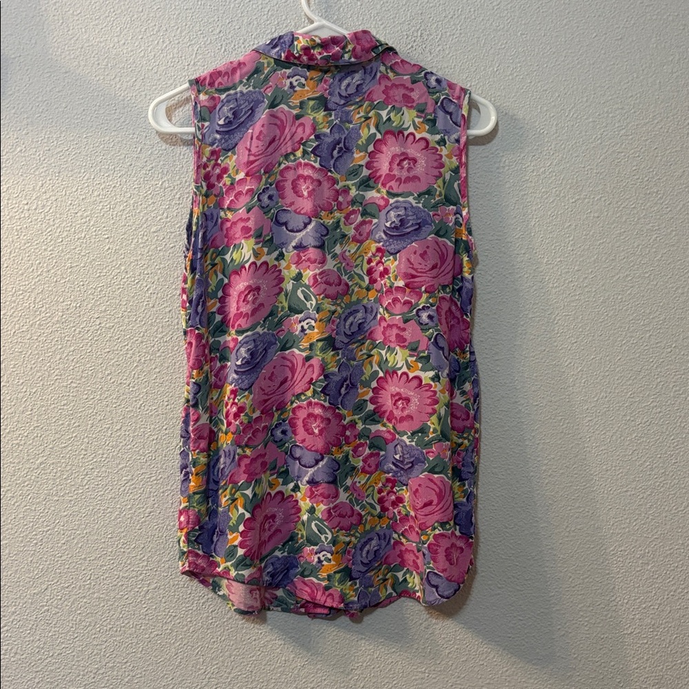 Huntington Ridge Floral Sleeveless Button-Up Blouse - Picture 4 of 4